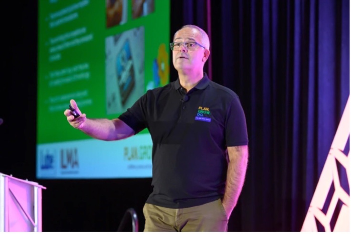 Steve Knapp presenting to an industry audience